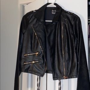 BLACK LEATHER JACKET